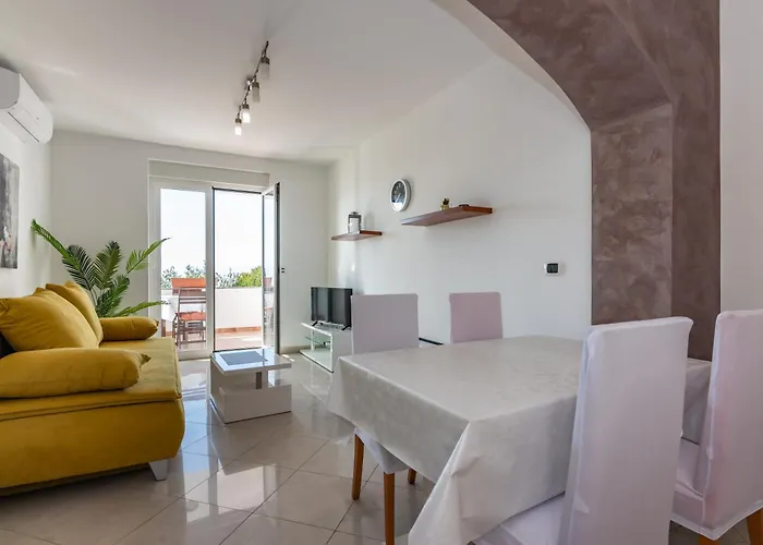 Dolly, Kostrena-rijeka Kostrena